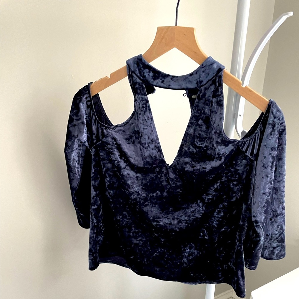 Cold shoulder velvet choker style top.